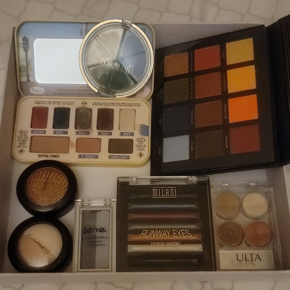 Milani Runway Eyes Fashion Shadows Palette Eyeshadow Bundle